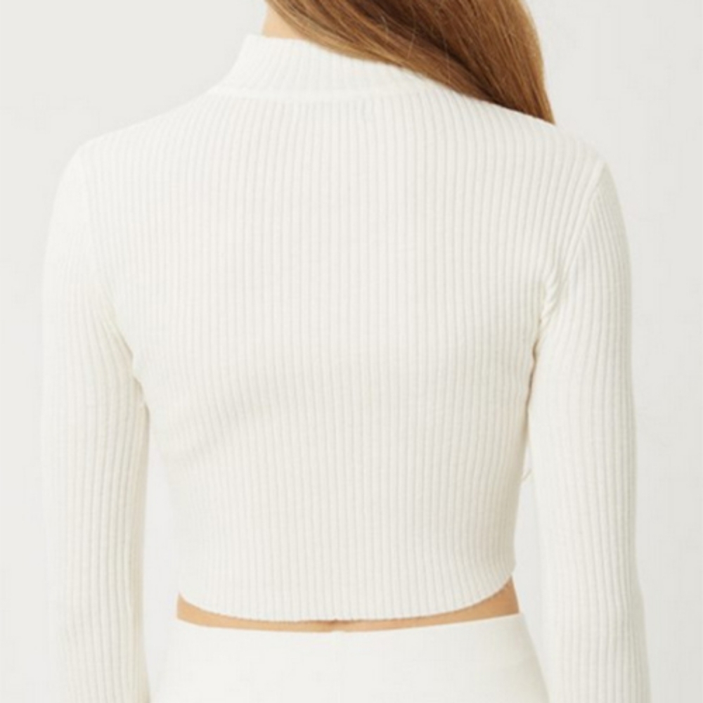 Trendy Ivory crop top & pants Duo New Boutique items - Picture 4 of 5